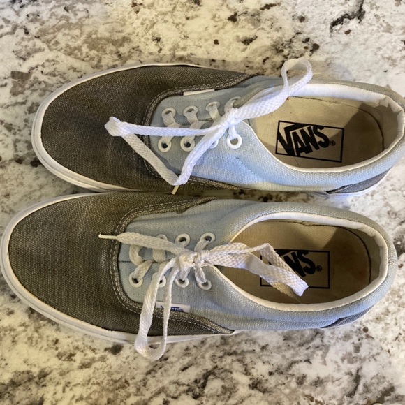 Vans - Picture 3 of 4